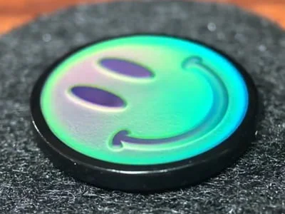 Custom green thermochromic smiley face mood pin with temperature-sensitive color change
