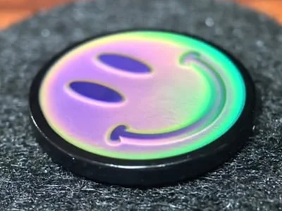 Custom pink thermochromic smiley face mood pin with temperature-sensitive color change